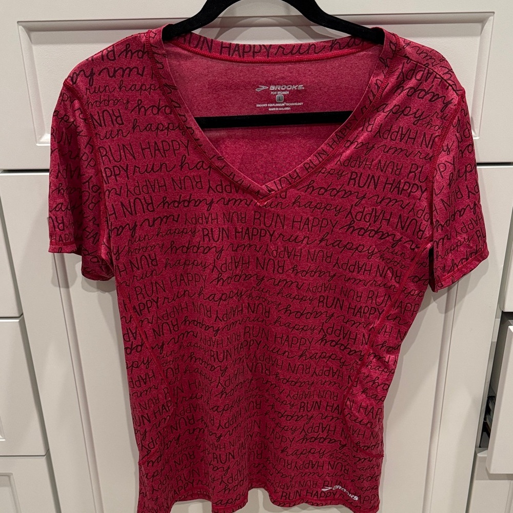 Brooks Women's Red Graphic V-Neck Tee